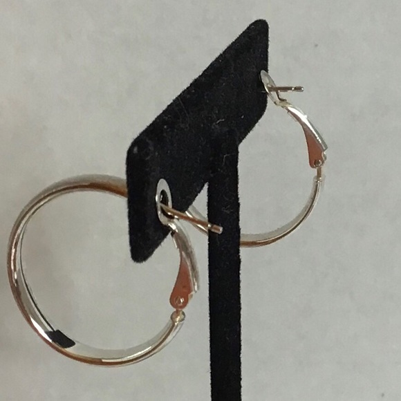 Sterling Silver (925) 1" Round Hoop Earrings - Picture 5 of 8